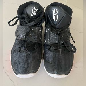 Like new Boys youth Nike Kyrie Basketball shoes. Size 3Y. Smoke free home